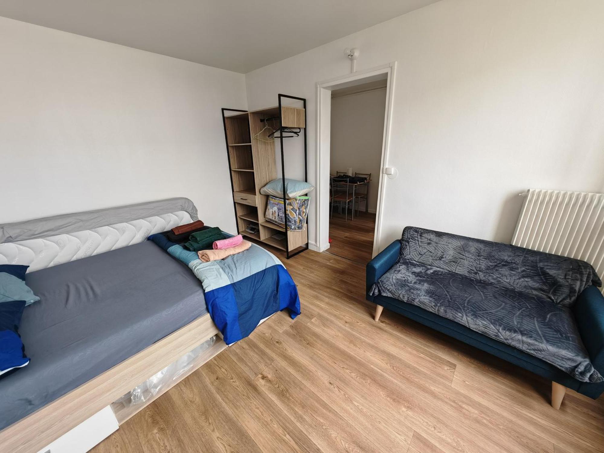 Appartement F1 Equipe Avec Ascenseur, Parking Et Pres Des Transports