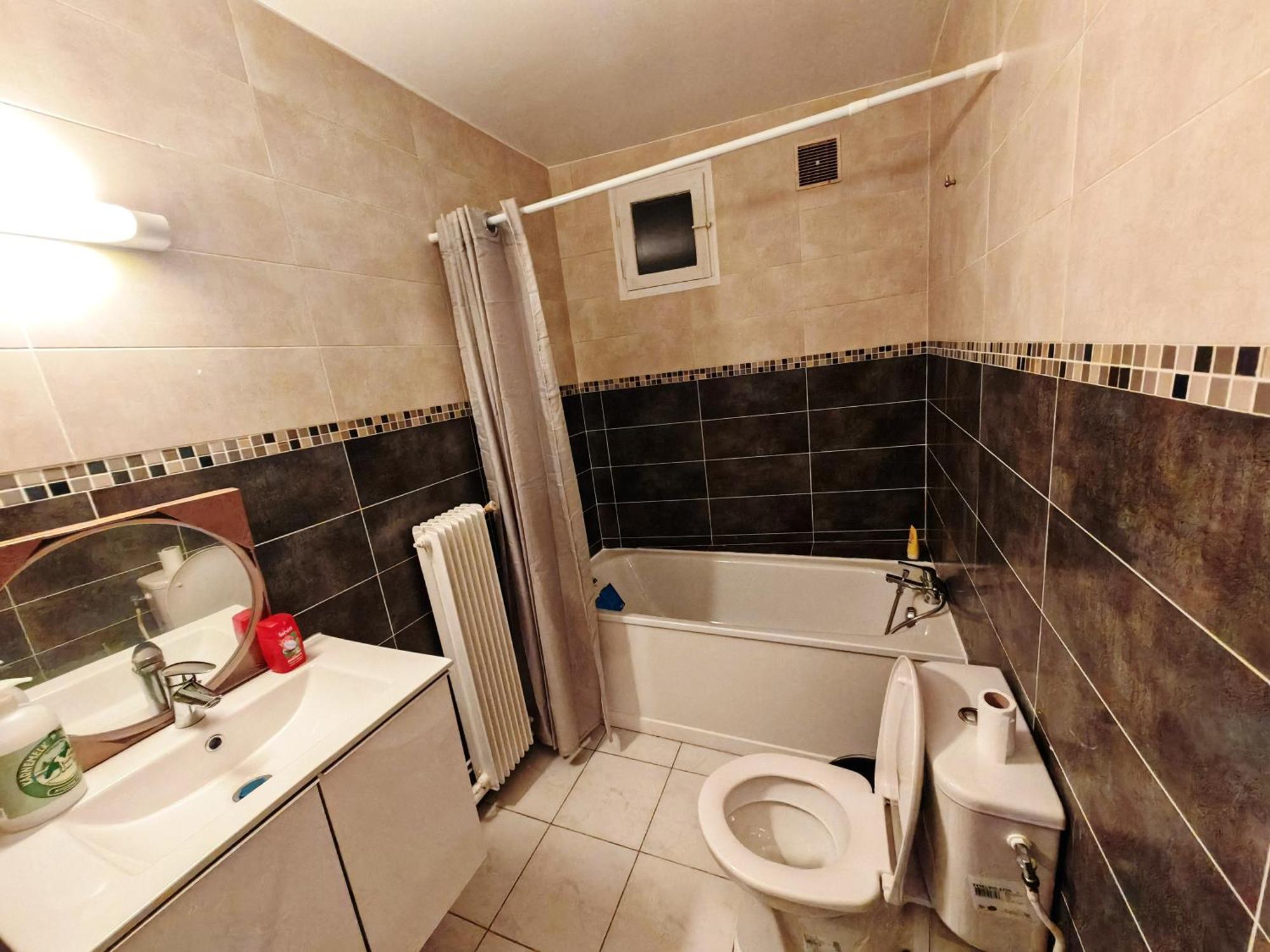 Apartment F1 Equipe Avec Ascenseur, Parking Et Pres Des Transports Argenteuil