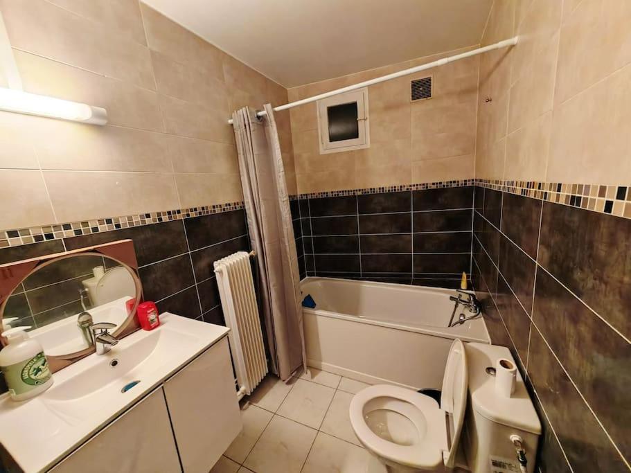 Appartement F1 Equipe Avec Ascenseur, Parking Et Pres Des Transports Argenteuil