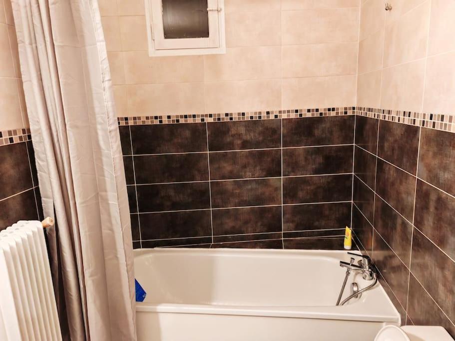 Apartment F1 Equipe Avec Ascenseur, Parking Et Pres Des Transports *