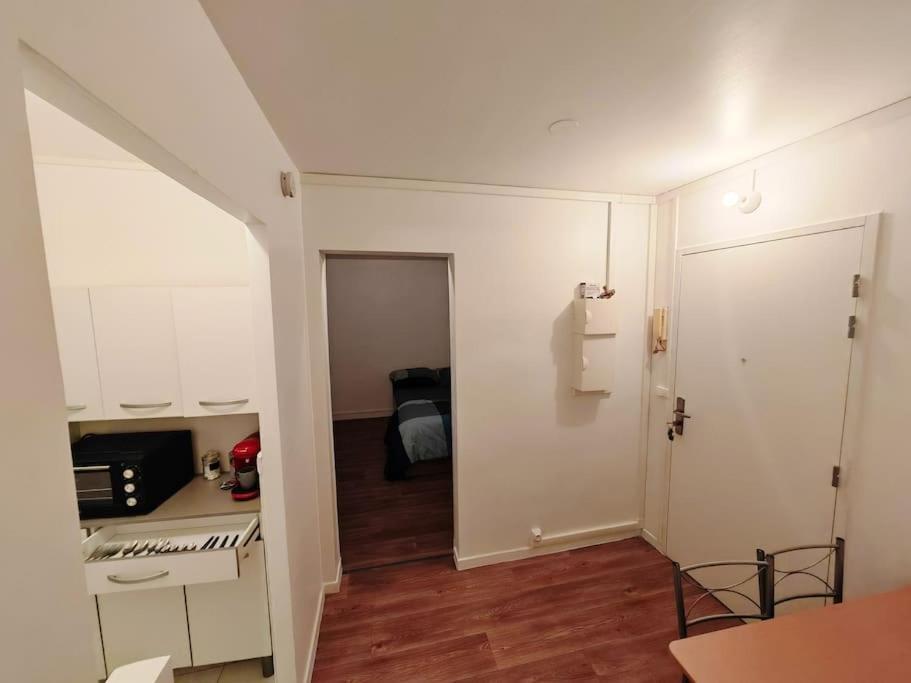 F1 Equipe Avec Ascenseur, Parking Et Pres Des Transports Appartement *