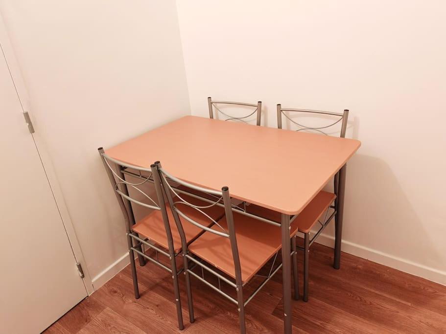 Appartement F1 Equipe Avec Ascenseur, Parking Et Pres Des Transports