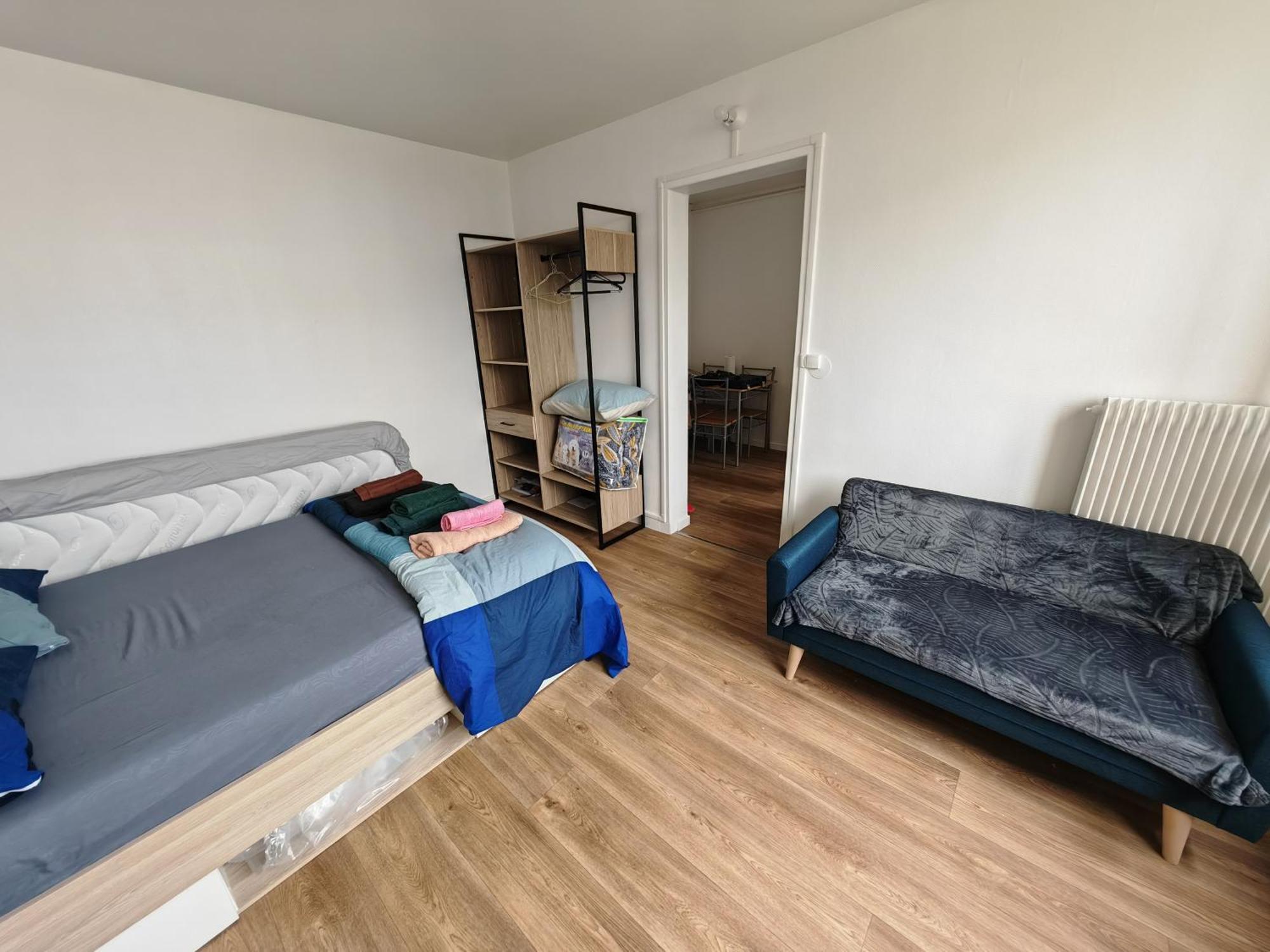 F1 Equipe Avec Ascenseur, Parking Et Pres Des Transports Appartement