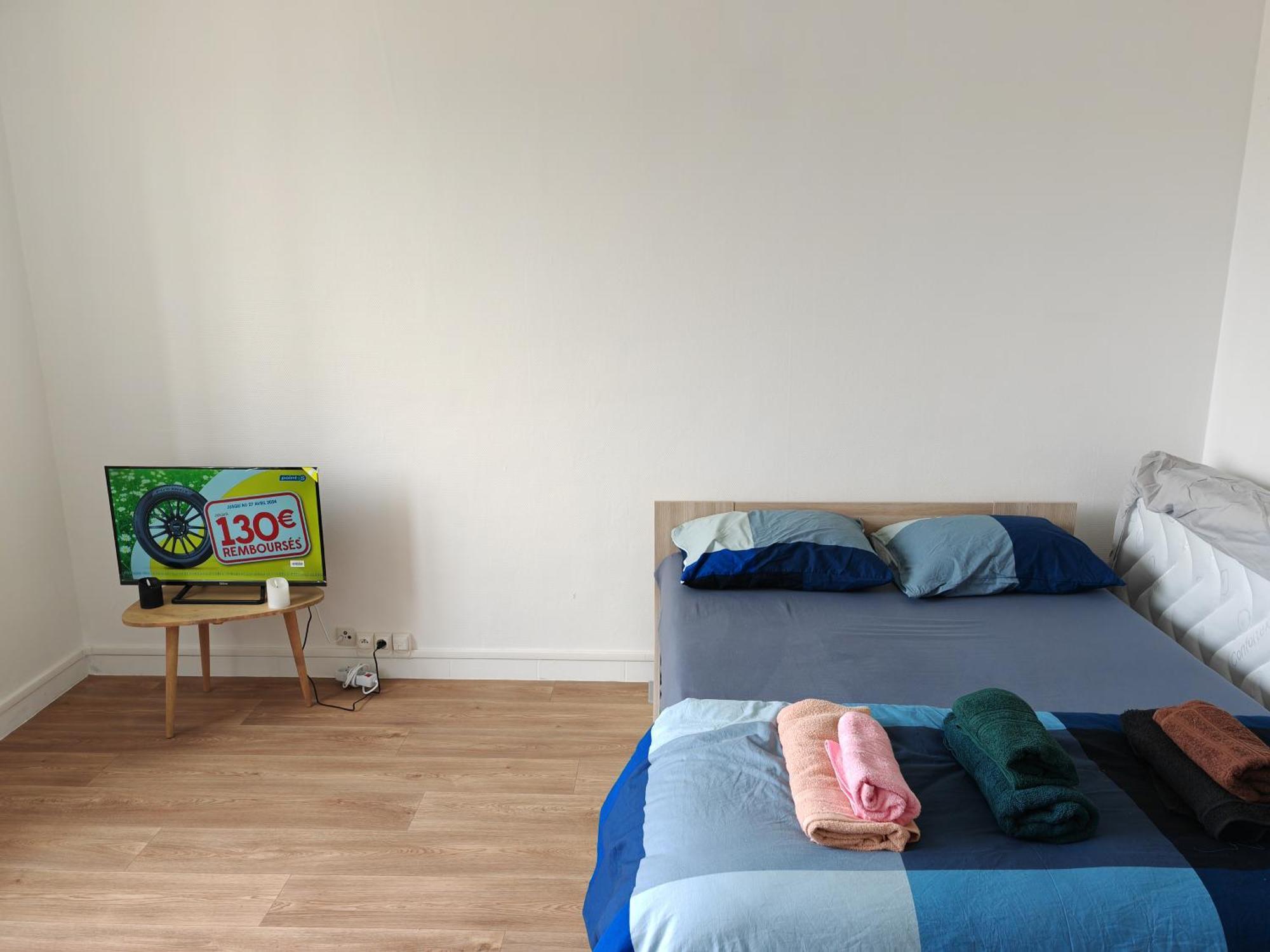 Apartment F1 Equipe Avec Ascenseur, Parking Et Pres Des Transports Argenteuil